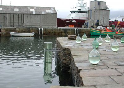 Anne Bevan, Source, Installation with acrylic cylinder (300x 60cm), 9 glass vessels, Venetian & Orcadian water